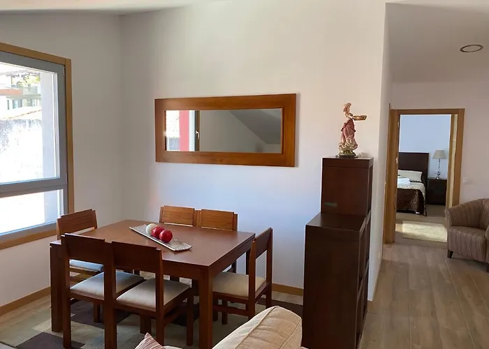 Atico En Pleno Centro En Cangas Daire